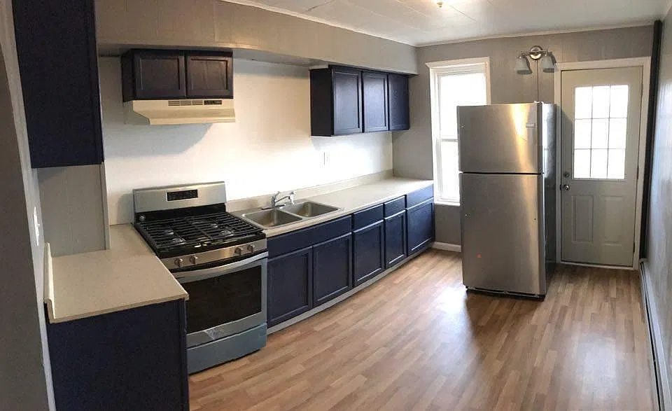 3 bed, 1.5 bath, 1092 sqft, $1,325 — Photo 1