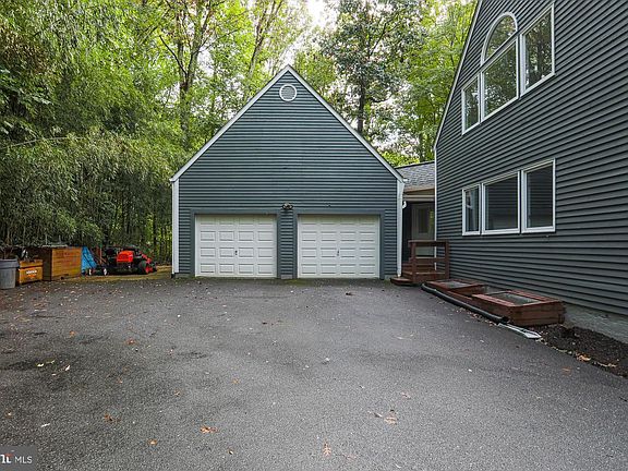 3rd image of 3232 Rosemary Ln
