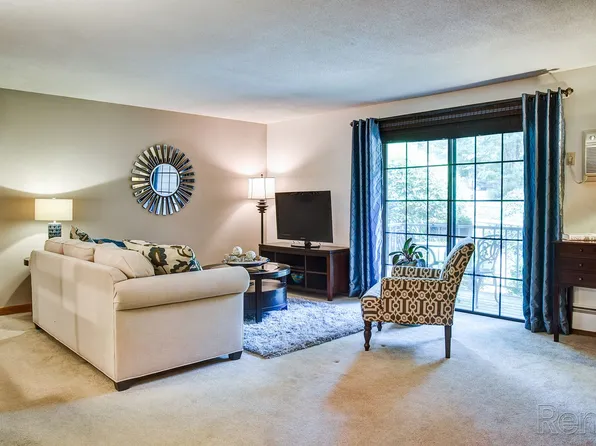 Putnam Village: 167, 167 Chestnut St #1, Foxboro, MA 02035