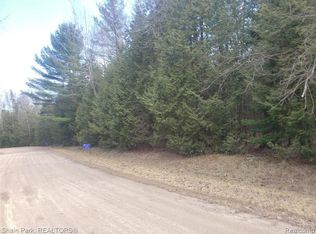 519 Huntington Dr, Oscoda, MI