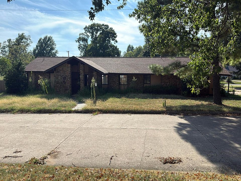 1st image of 407 W Robb Ave