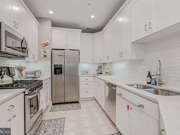 3rd image of 5112 Knapp Pl