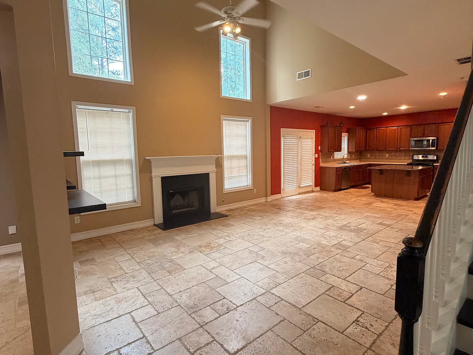 4 bed, 2604 sqft, $2,500 — Photo 2