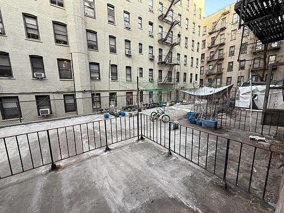 2nd image of 144 18th St #2B