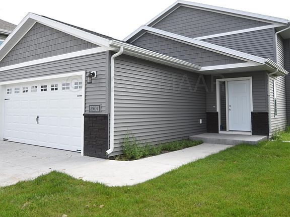 4th image of 2907 38th Ave S