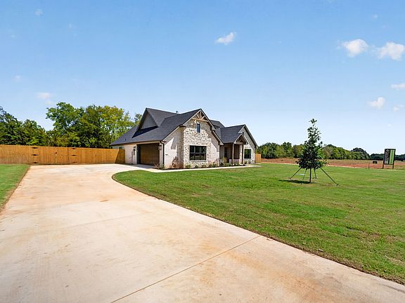 2nd image of 305 Grace Ln