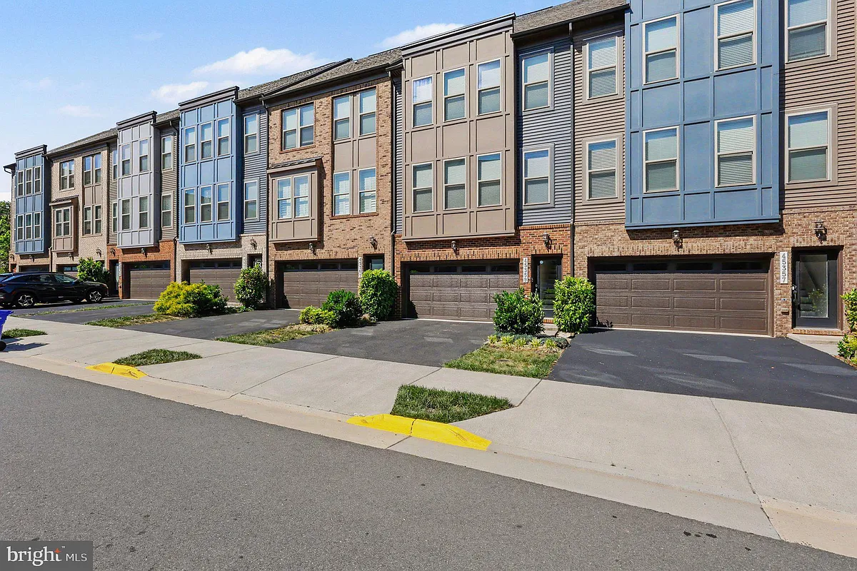 Building Photo - 45359 Daveno Sq