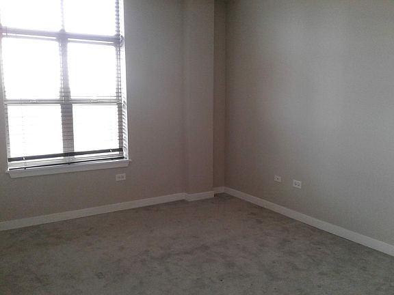 3rd image of 1935 S Archer Ave APT 423