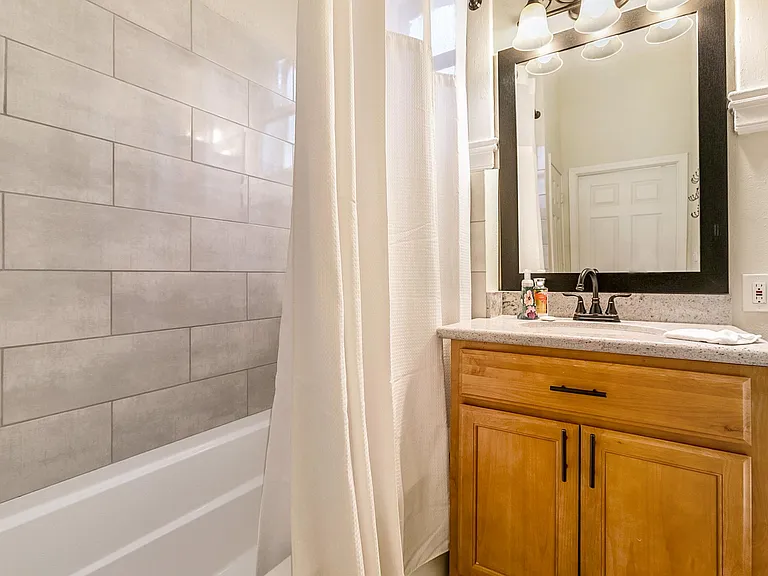 2340 General Pershing St — Photo 7