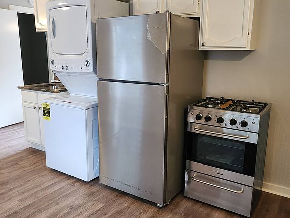 3rd image of 203 E Rosewood Ave #3