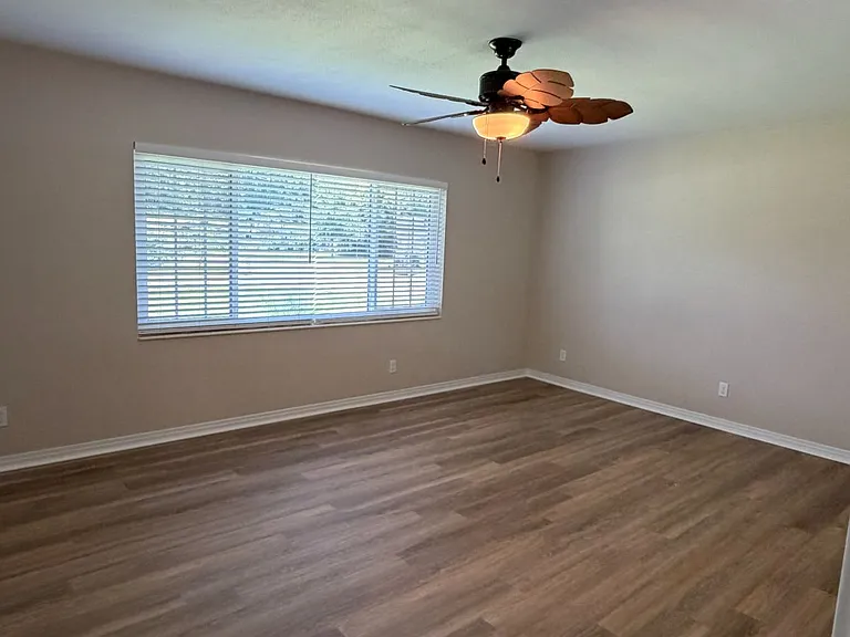 1109 W Plymouth St — Photo 13