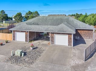 120 28th St NW, Long Beach, WA