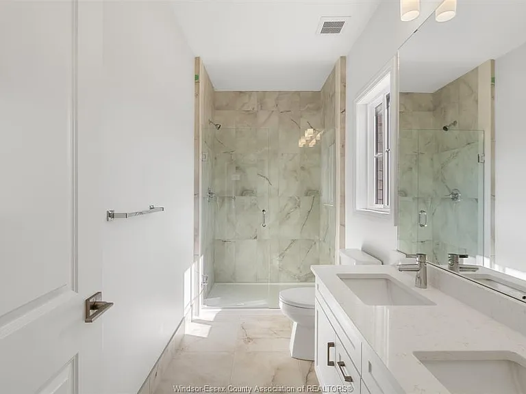 715 Elliot Point Rd #A — Photo 16