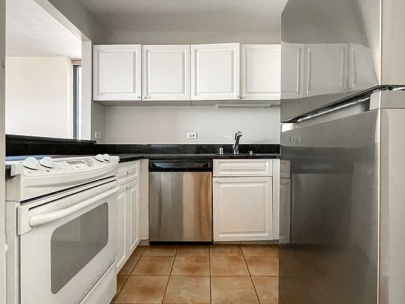 5th image of 3660 N Lake Shore Dr APT 409