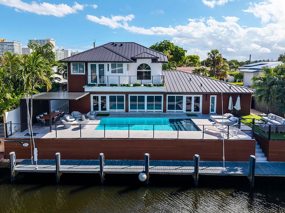 1st image of 11 Castle Harbor Isle Drive