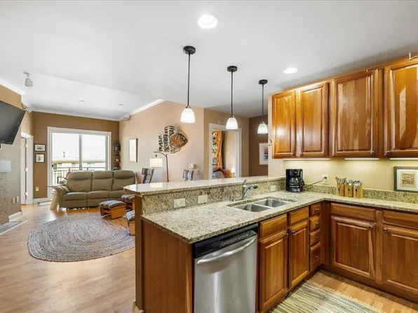 360 West Washington Avenue #1214, Madison, WI 53703