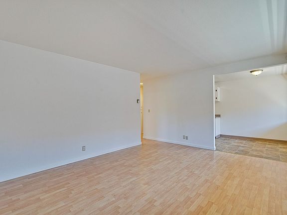 5th image of 699 Grand Coulee Ave APT 5