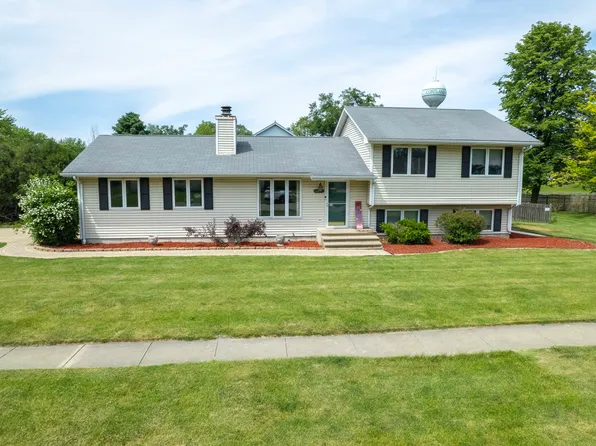 169 W Pine Ave, Cortland, IL 60112