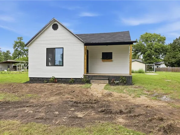 525 W Walnut St, Columbus, KS 66725