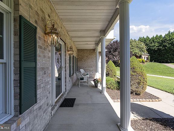 4th image of 2106 S Hill Ct