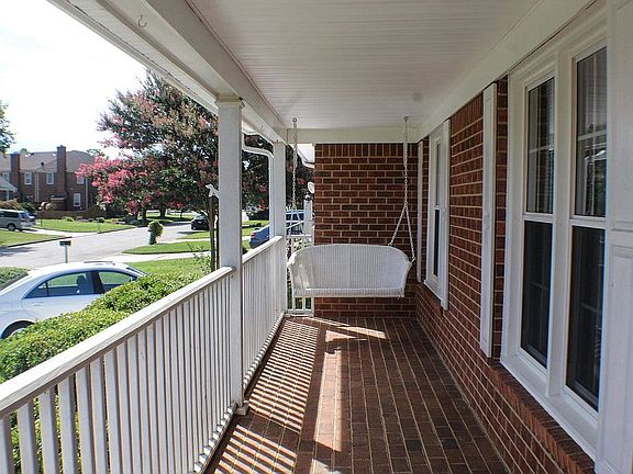 2nd image of 1208 Plantation Lakes Cir