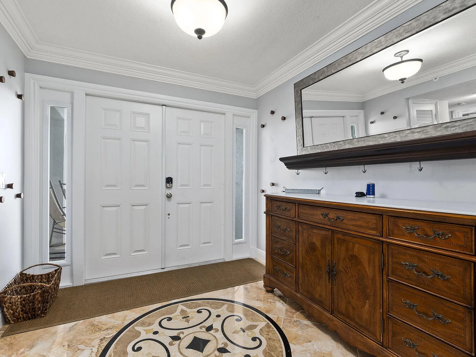 4 bed, 3.5 bath, 2804 sqft, $10,000 — Photo 3