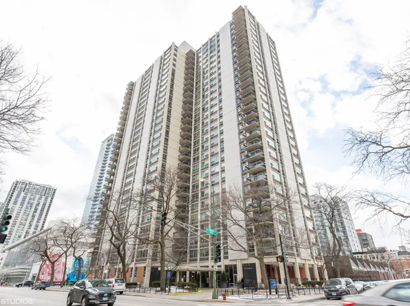 1255 N Sandburg Ter Unit 2903E, Chicago, IL 60610