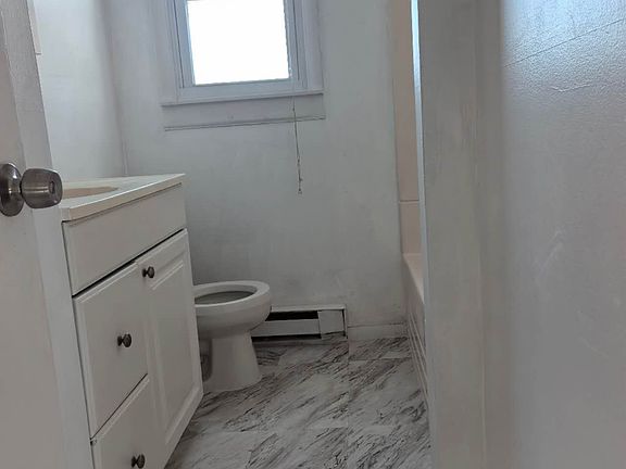 3rd image of 614 Willow Ave Floor 2