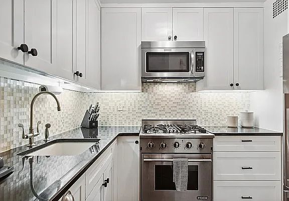 3rd image of 130 E 18th St APT 4E