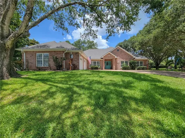 200 Duerr Dr, Bellville, TX 77418