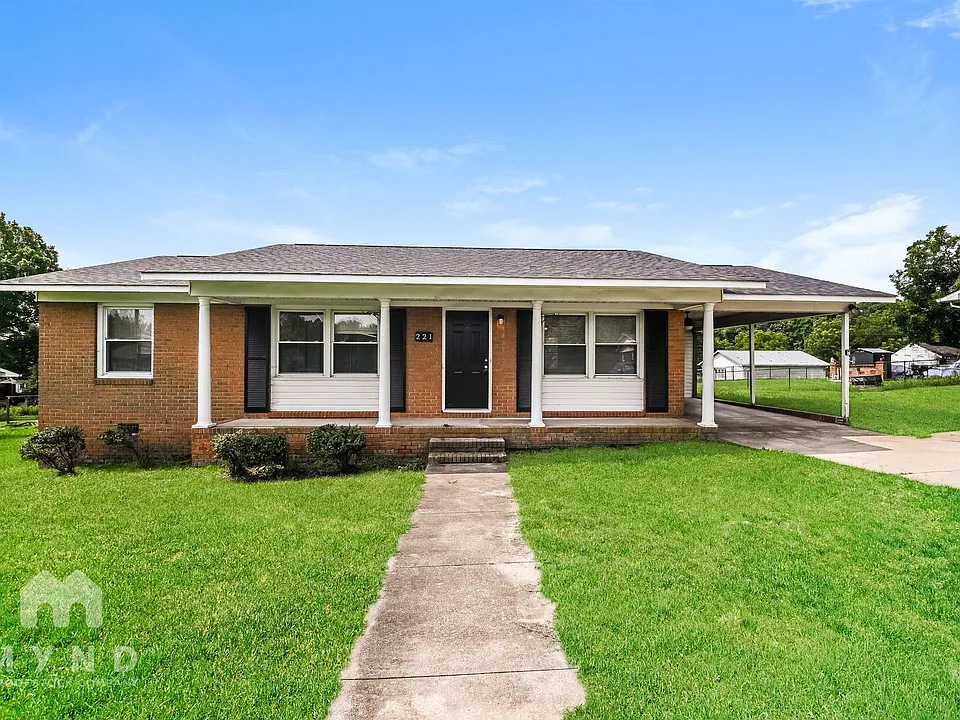 221 Tanglewood Dr