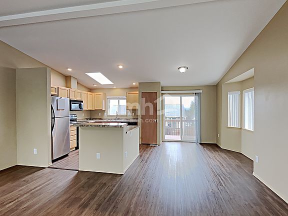 3rd image of 17508 73rd Dr NE