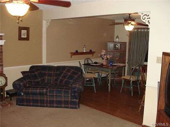 3rd image of 8945 Woods Edge Dr