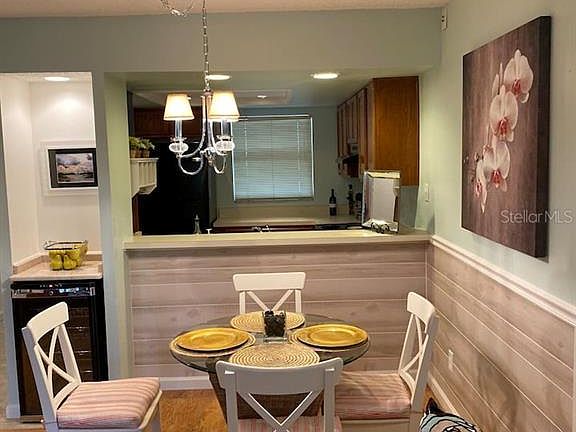 4th image of 104 Woodlake Wynde #1