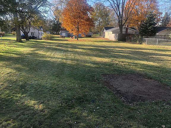  Large Backyard