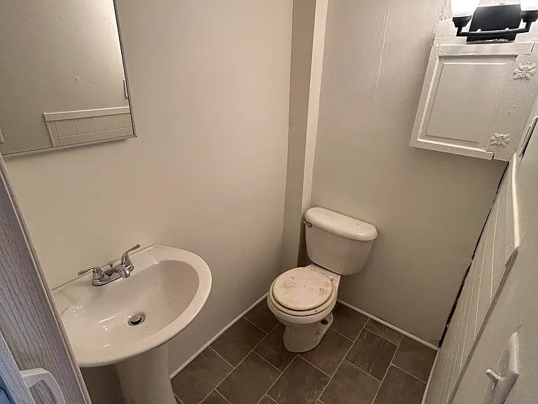 2249 Logan St — Photo 4
