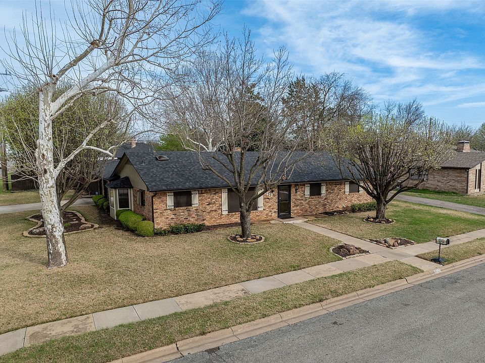 1st image of 3217 Dauphine Dr