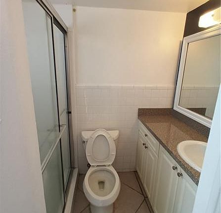 4th image of 1960 NE 48th St APT 6