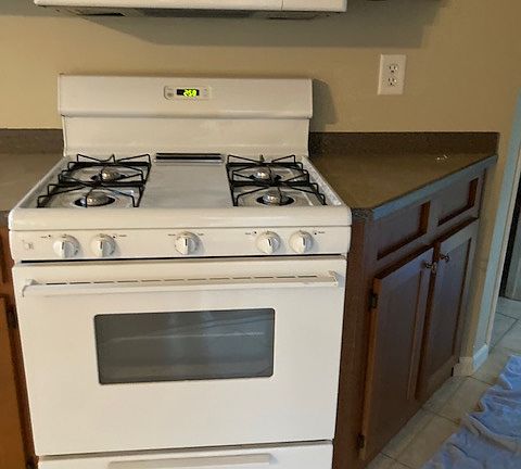 4th image of 502 Frontier St #10