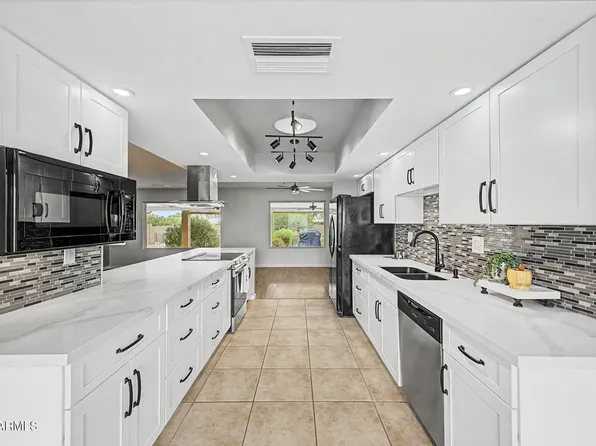 9433 W HUTTON Drive, Sun City, AZ 85351