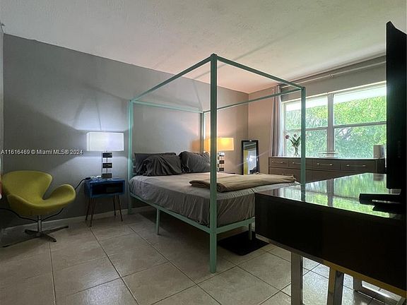 4th image of 19051 NE 2nd Ave APT 1515