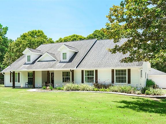 3rd image of 1819 Windcrest Dr