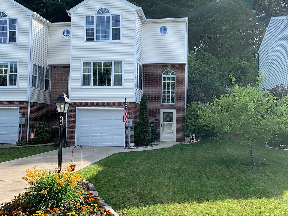 1st image of 44 Fairway Dr