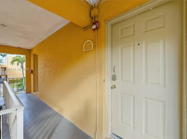 17901 NW 68th Ave APT R206, Hialeah, FL 33015