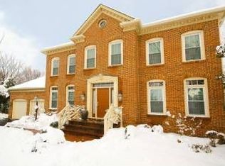 13100 Meadow Hall Ct, Herndon, VA 20171