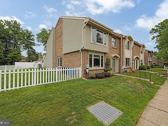 5th image of 1109 Sheffield Ct