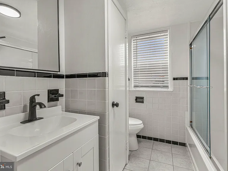 3047 Janney St — Photo 9