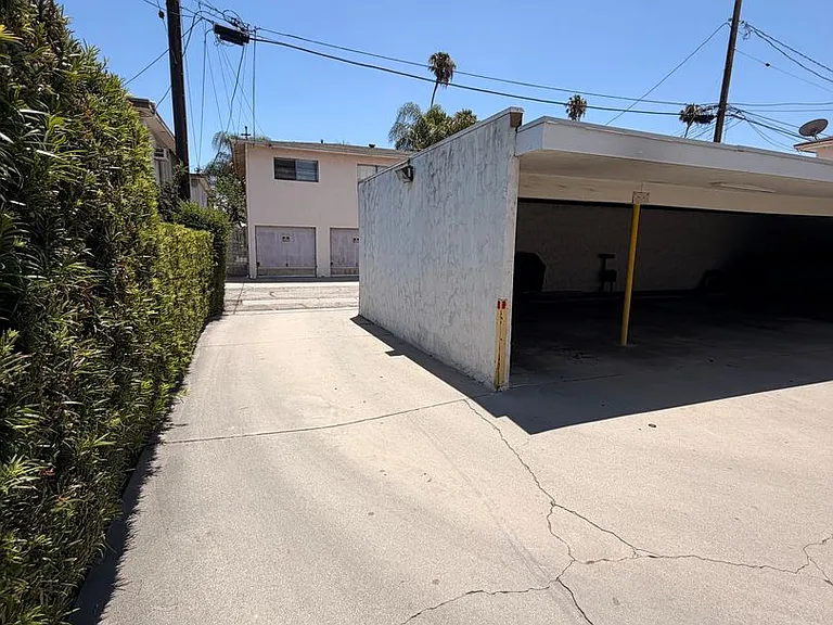 10500 La Reina Ave #E — Photo 35