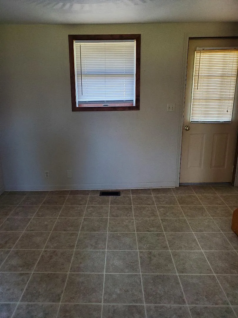 1 bed, 1.5 bath, 850 sqft, $875 — Photo 4