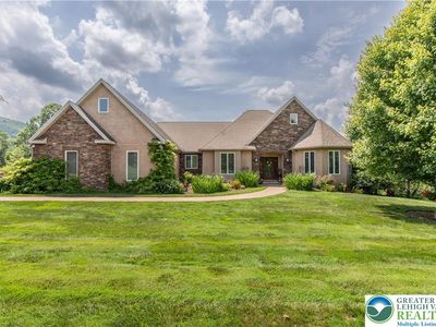 61 Mountain Rd, Sugarloaf, PA, 18249